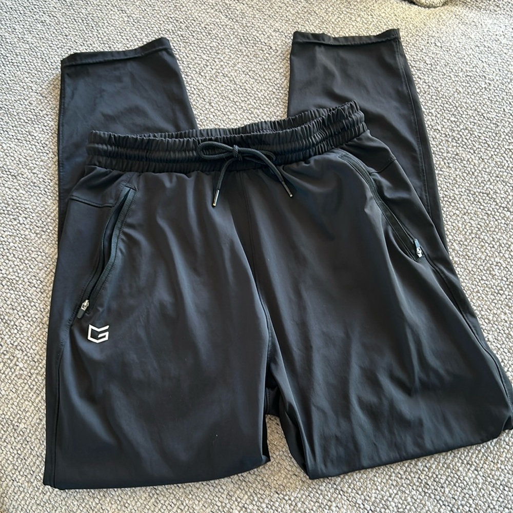 Men’s medium polyester blend athletic pant.